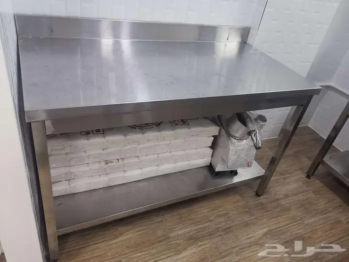 تصفية محل كامل جديد (رفوف-ثلاجات-طاولات-معدات) فرصة للمشاريع 3