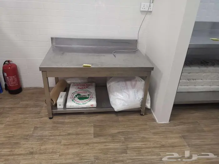 تصفية محل كامل جديد (رفوف-ثلاجات-طاولات-معدات) فرصة للمشاريع 6