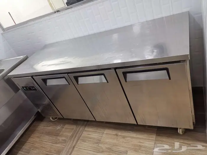 تصفية محل كامل جديد (رفوف-ثلاجات-طاولات-معدات) فرصة للمشاريع 9