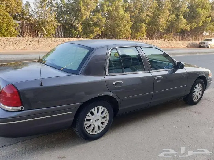 فورد كراون فكتوريا 2