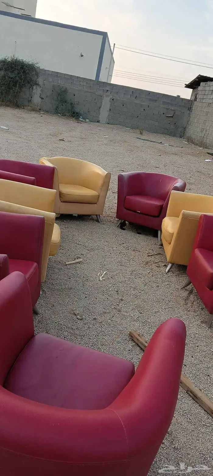 للبيع كنب جلد مستعمل مكون من 11 قطع الطقم كامل 700 0