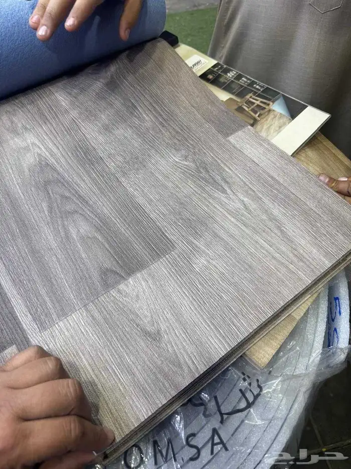 فينيل مبطن مقاوم للماء والخدش  يعطي شكل فخم ولمسة ناعمة 26