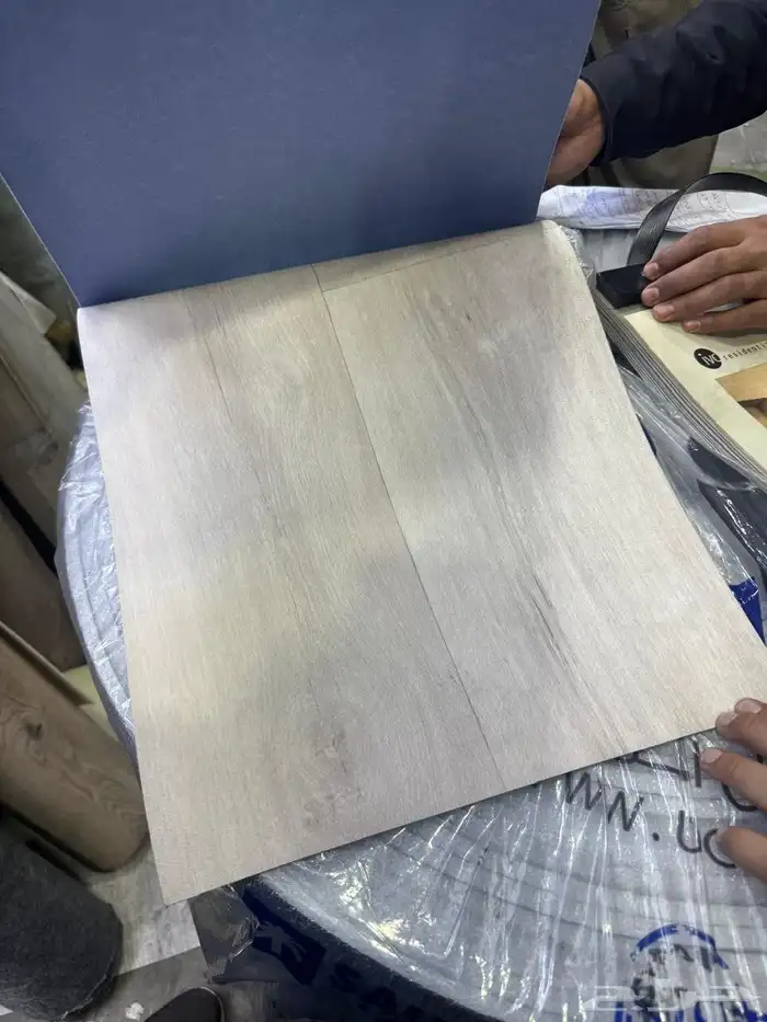 فينيل مبطن مقاوم للماء والخدش  يعطي شكل فخم ولمسة ناعمة 16