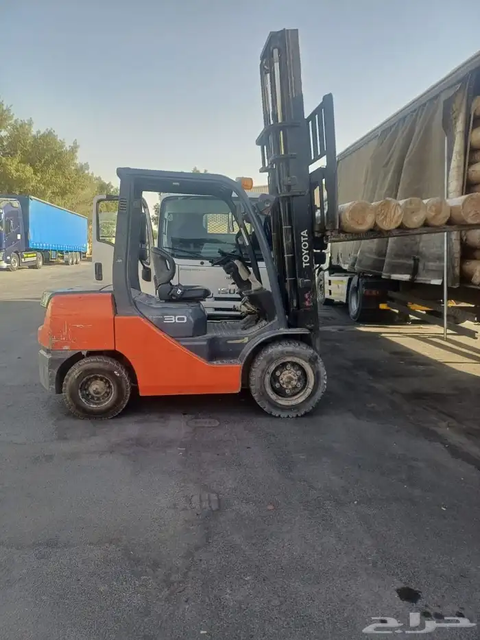 فوركلفت للايجار رافعه شوكيه للايجار سكينه للايجار اليومي وله 3