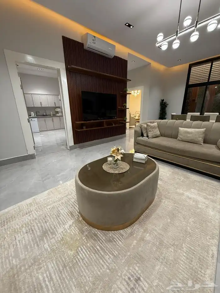 فيلا درج داخلي مؤثثة وحره مع شقتين للبيع بحي البيان 17