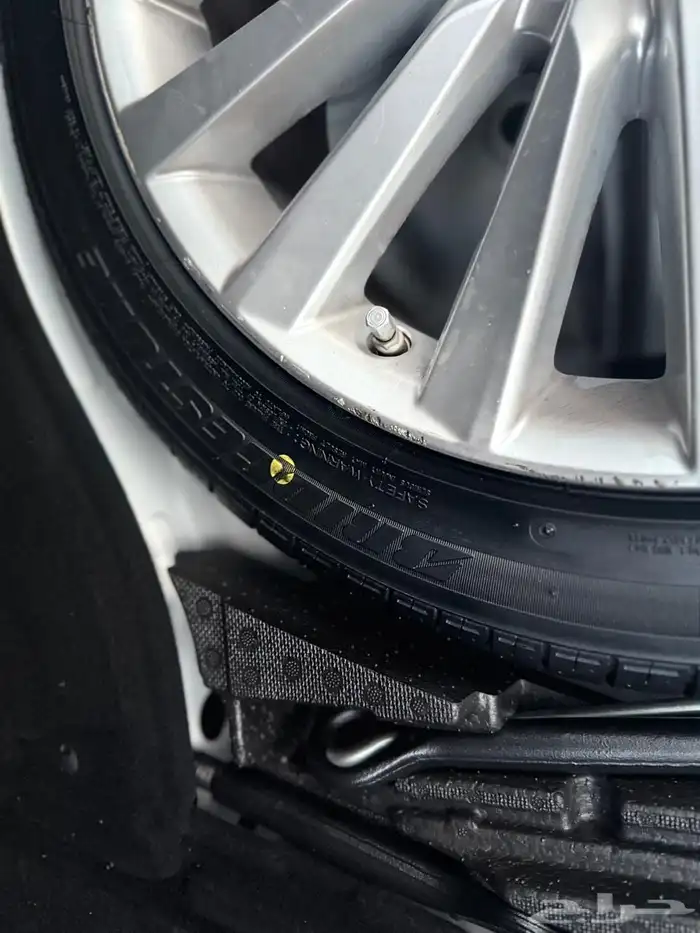 لكزس LS 460 ( مخزن ) 38