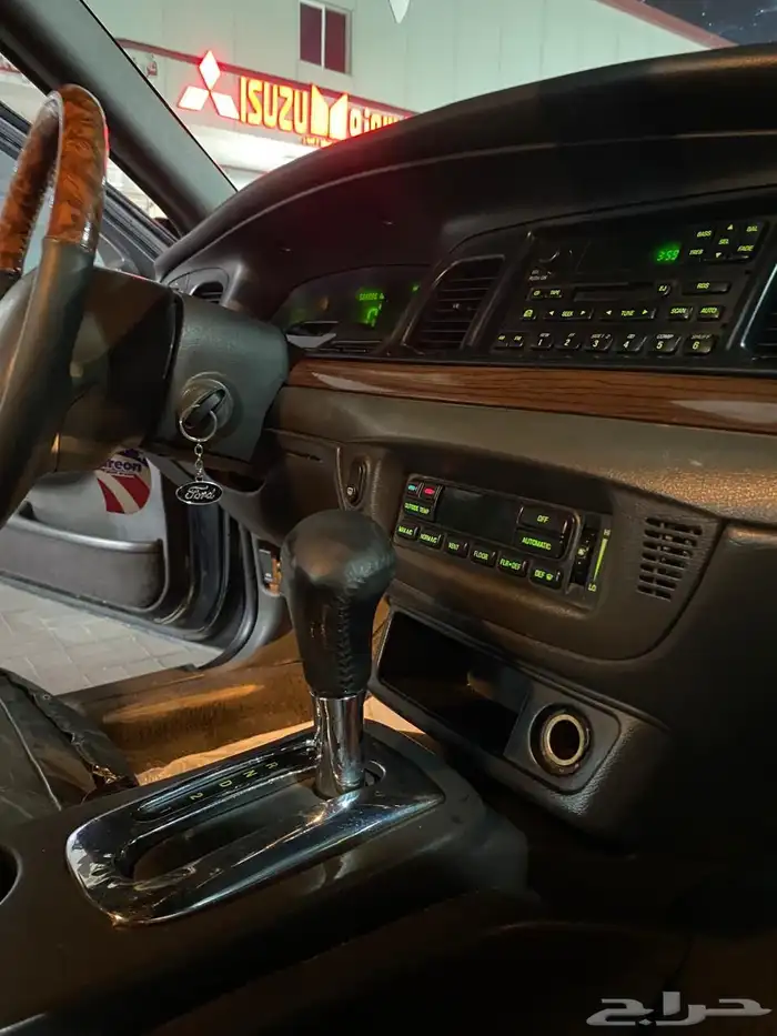 فورد كروان فكتوريا قير ارضي 20