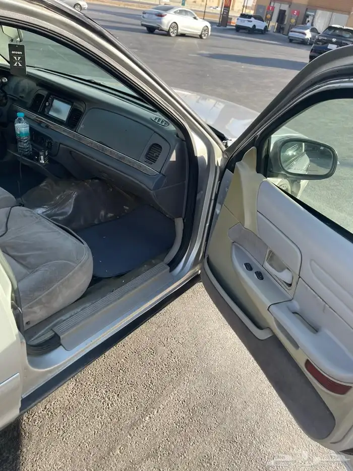 فورد فكتوريا 2002 8