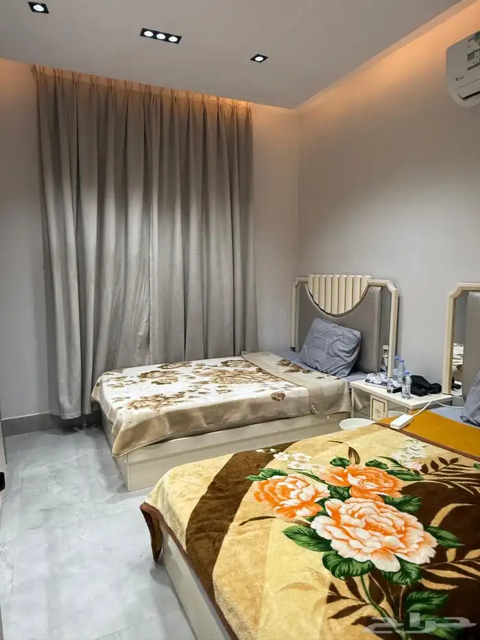 فيلا درج داخلي مؤثثة وحره مع شقتين للبيع بحي البيان 29