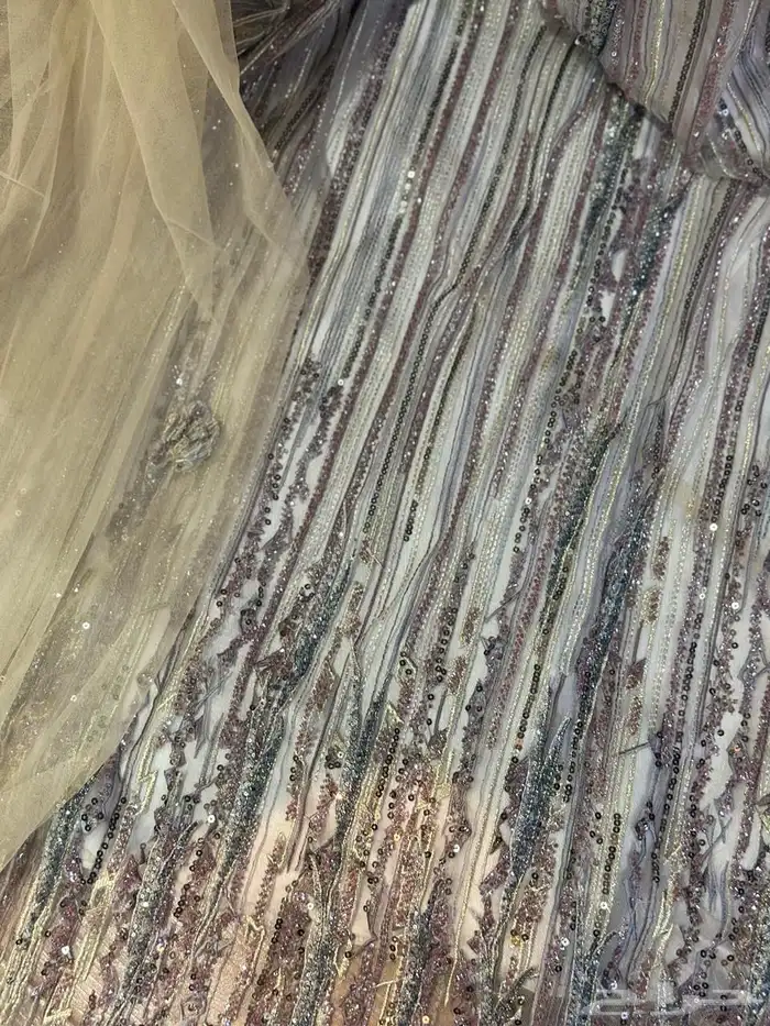 فستان من دار لازار   جديد لبسه وحده   مبلغ الشراء 2000 5