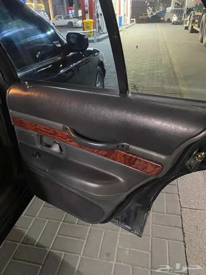 فورد كروان فكتوريا قير ارضي 18