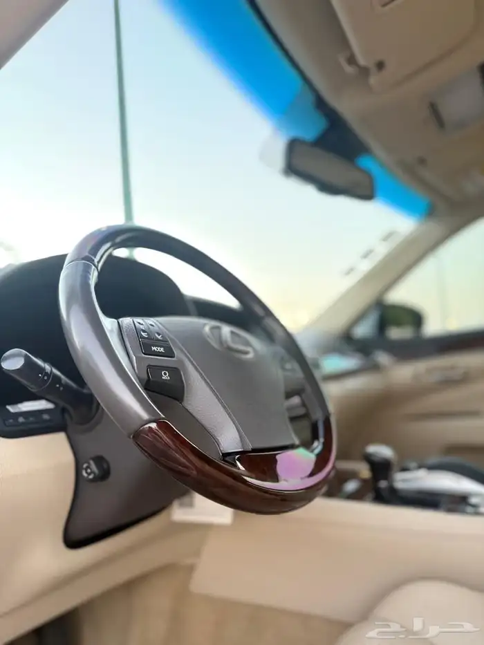 لكزس LS 460 ( مخزن ) 3