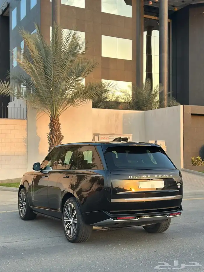 رنج روفر HSE 2023 ناغي على الضمان 10