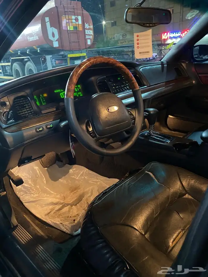 فورد كروان فكتوريا قير ارضي 27