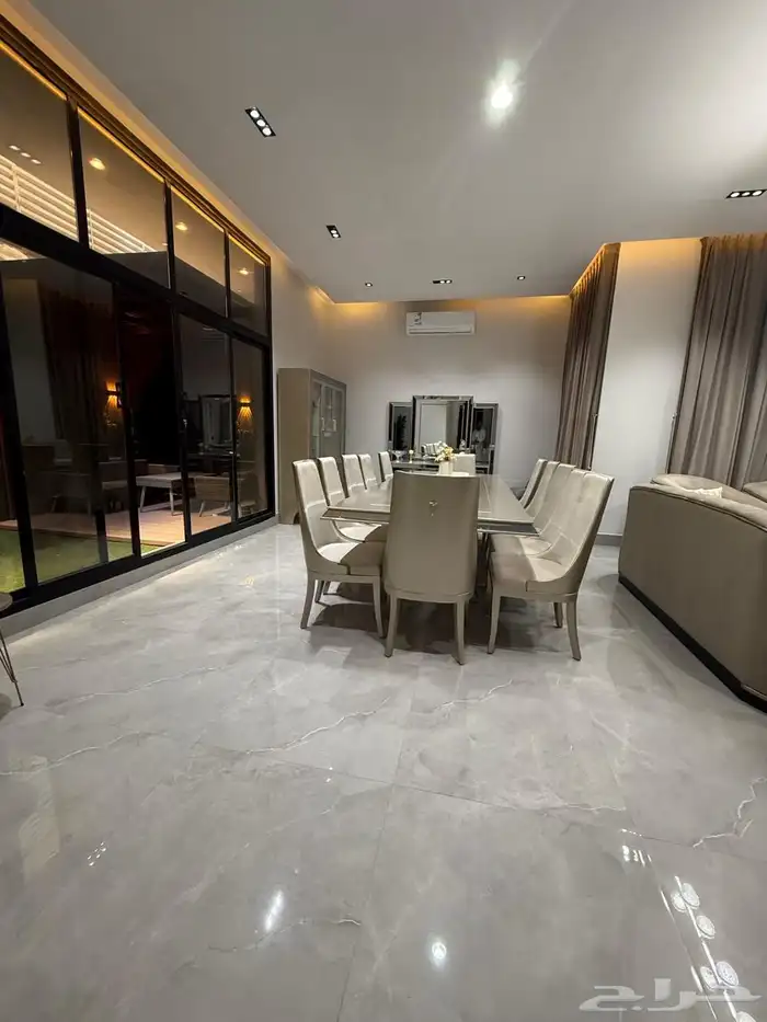 فيلا درج داخلي مؤثثة وحره مع شقتين للبيع بحي البيان 24