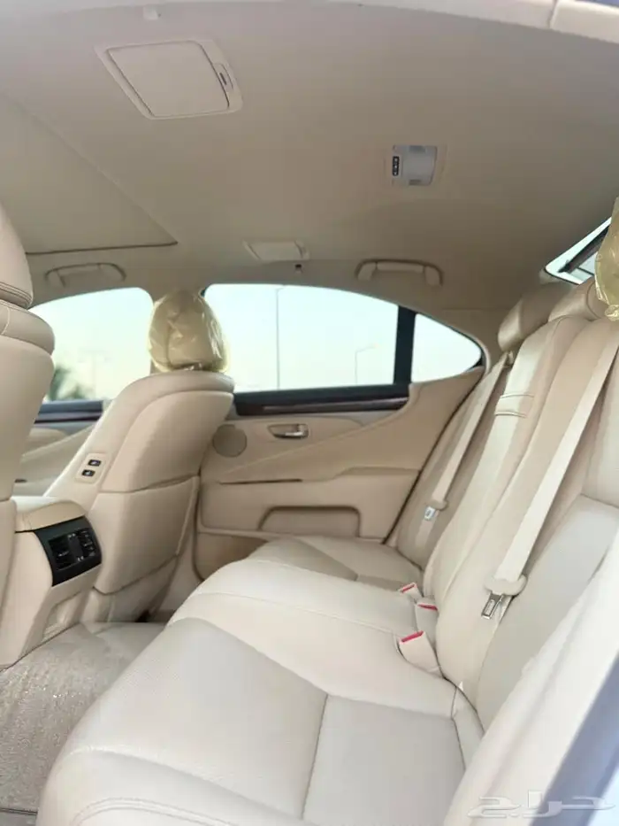 لكزس LS 460 ( مخزن ) 10