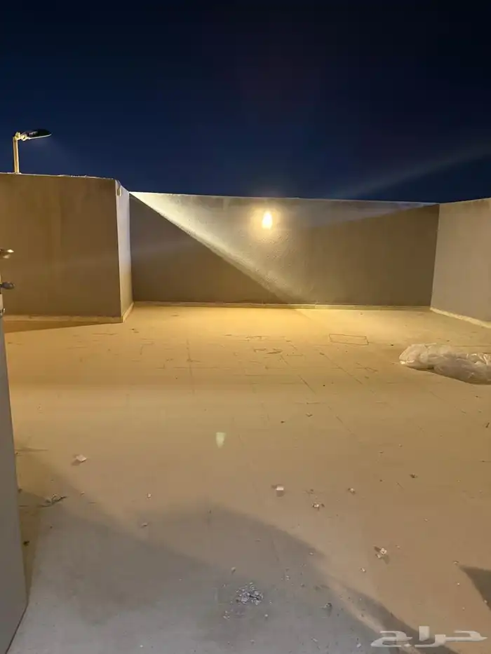 فيلا درج داخلي مؤثثة وحره مع شقتين للبيع بحي البيان 44