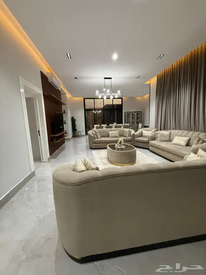 فيلا درج داخلي مؤثثة وحره مع شقتين للبيع بحي البيان 14