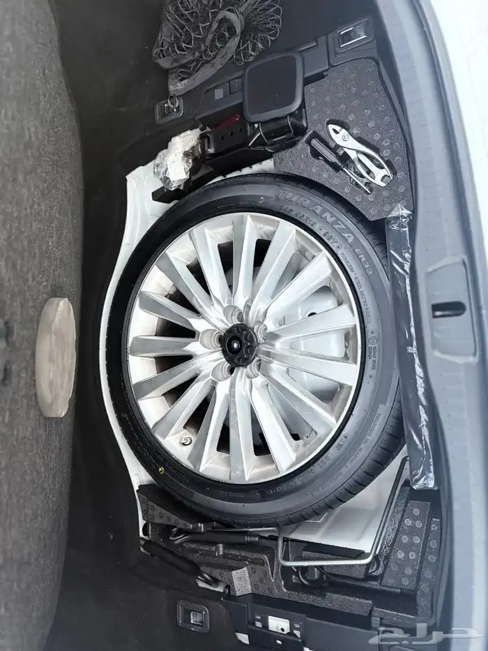 لكزس LS 460 ( مخزن ) 39