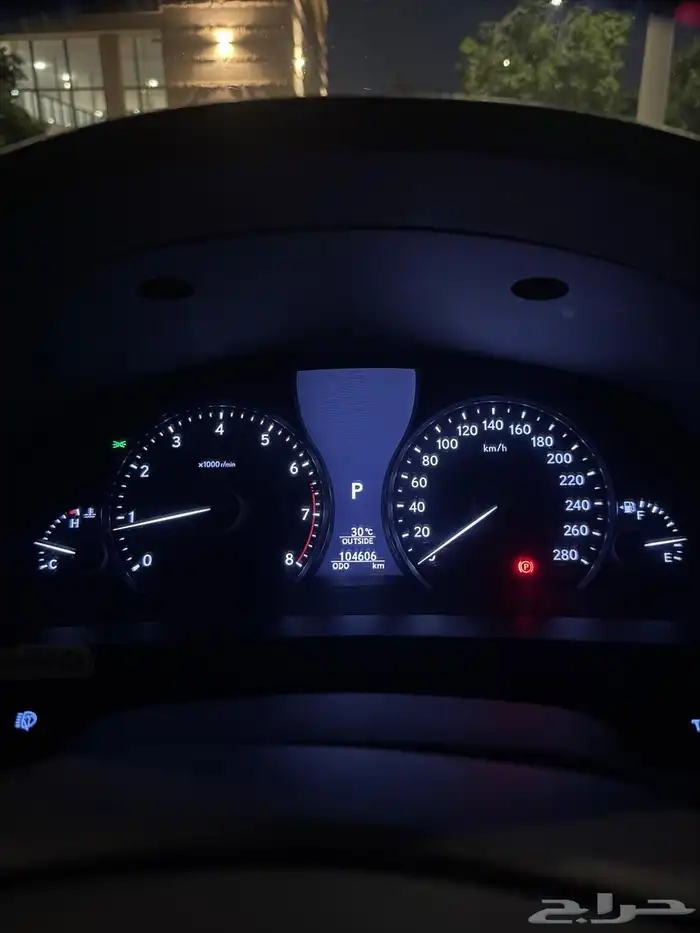 لكزس LS 460 ( مخزن ) 32