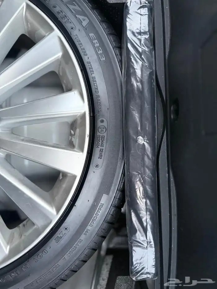 لكزس LS 460 ( مخزن ) 40