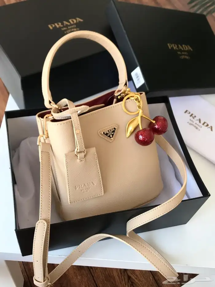 شنط ماركات مختلفه درجه اولى وهاي كوليتي عرض نهاية السنه 11