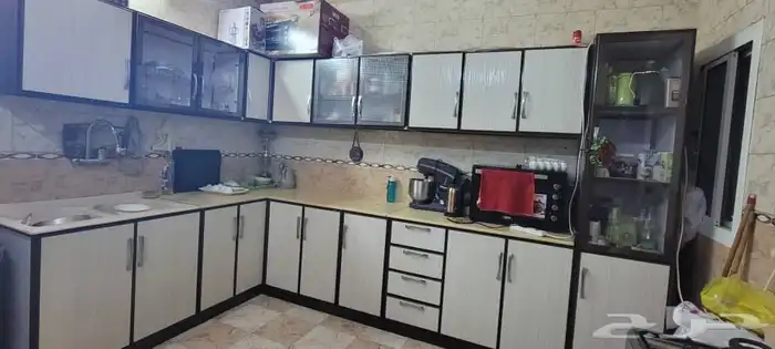 مطبخ نظيف جدا للبيع و اثنين مكيفات استخدام اقل من سنه 0