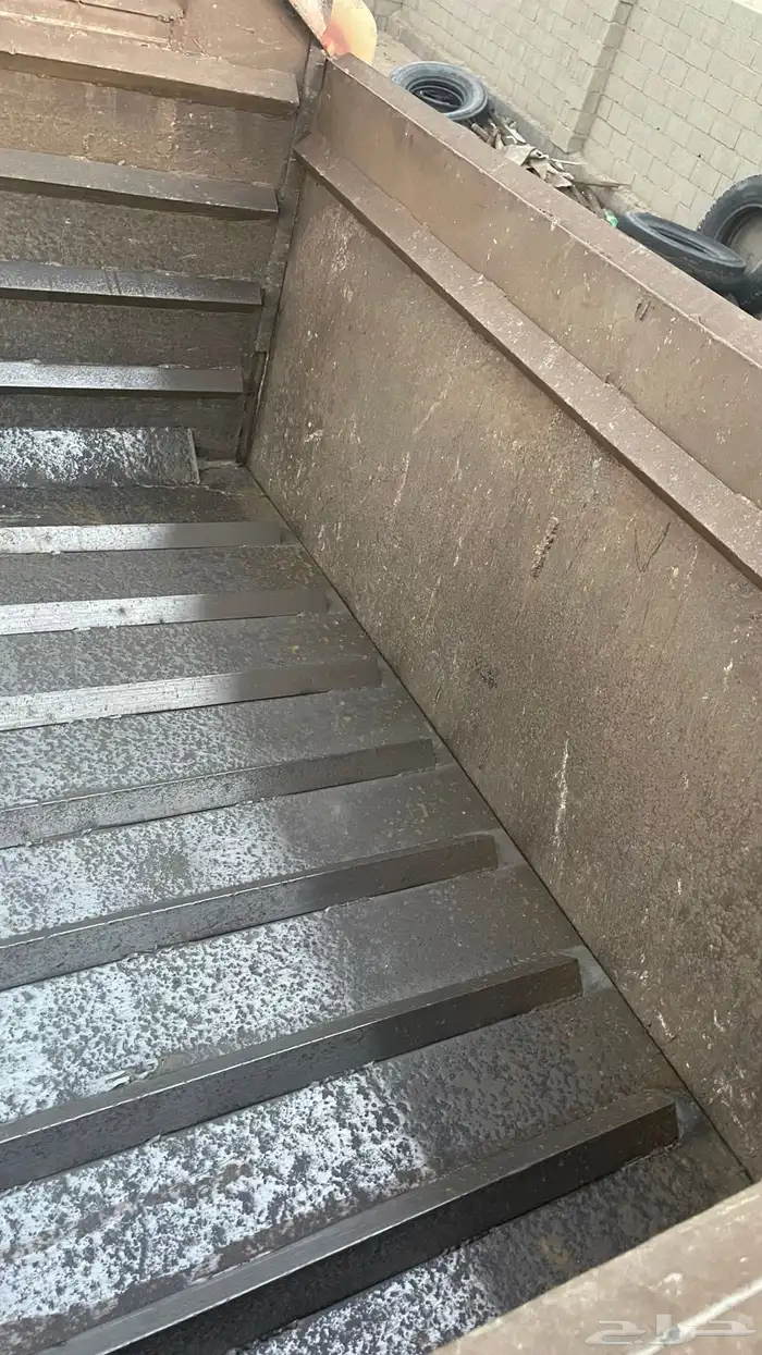 للبيع صندوق قلاب 0