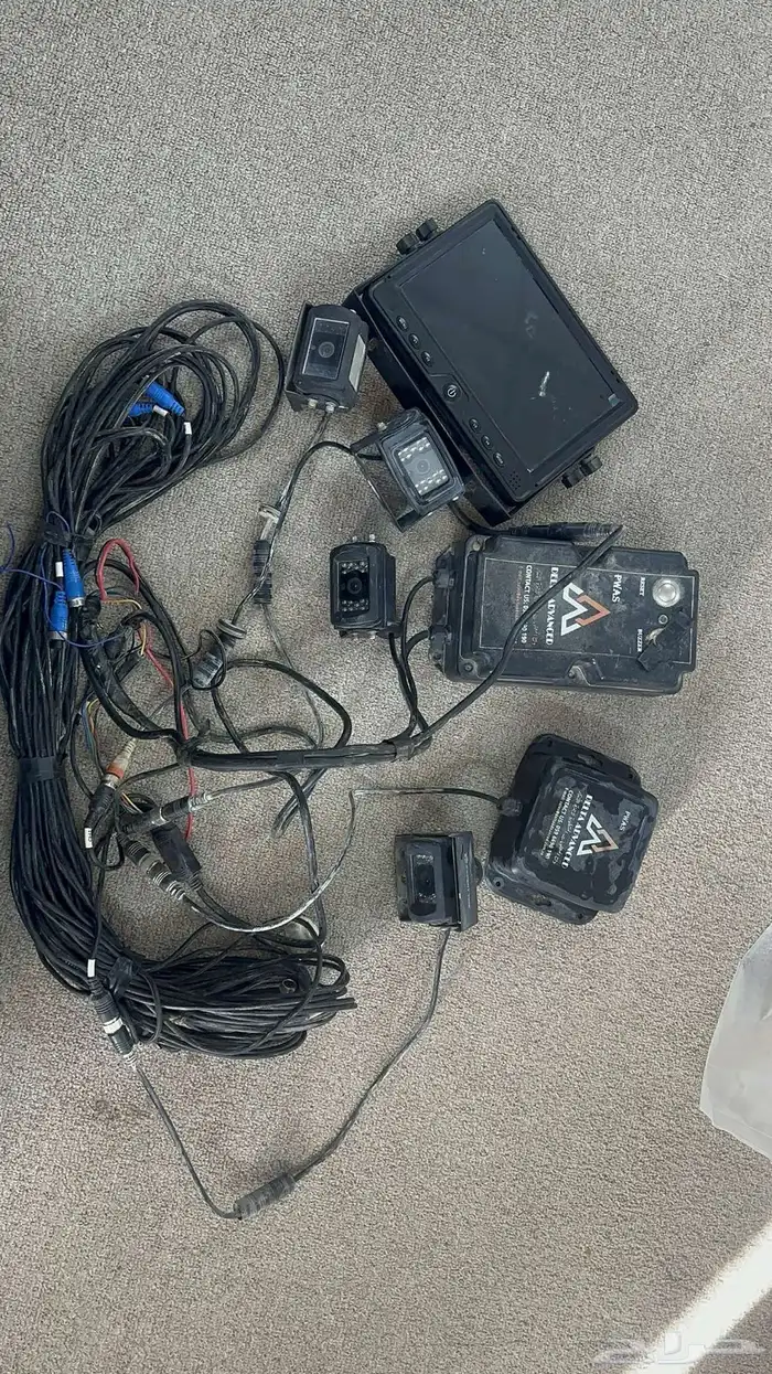 كيمرات معدات شبه جديده اربع كيمرات وحساس وشاشه 0