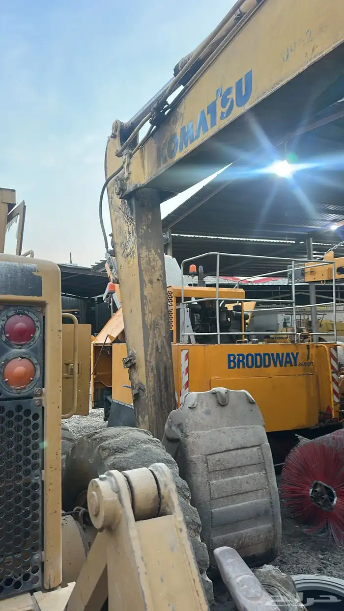 للبيع بوكلين كوماتسو داش 7 بقشان مقاس 200 بحالة ممتازة 14