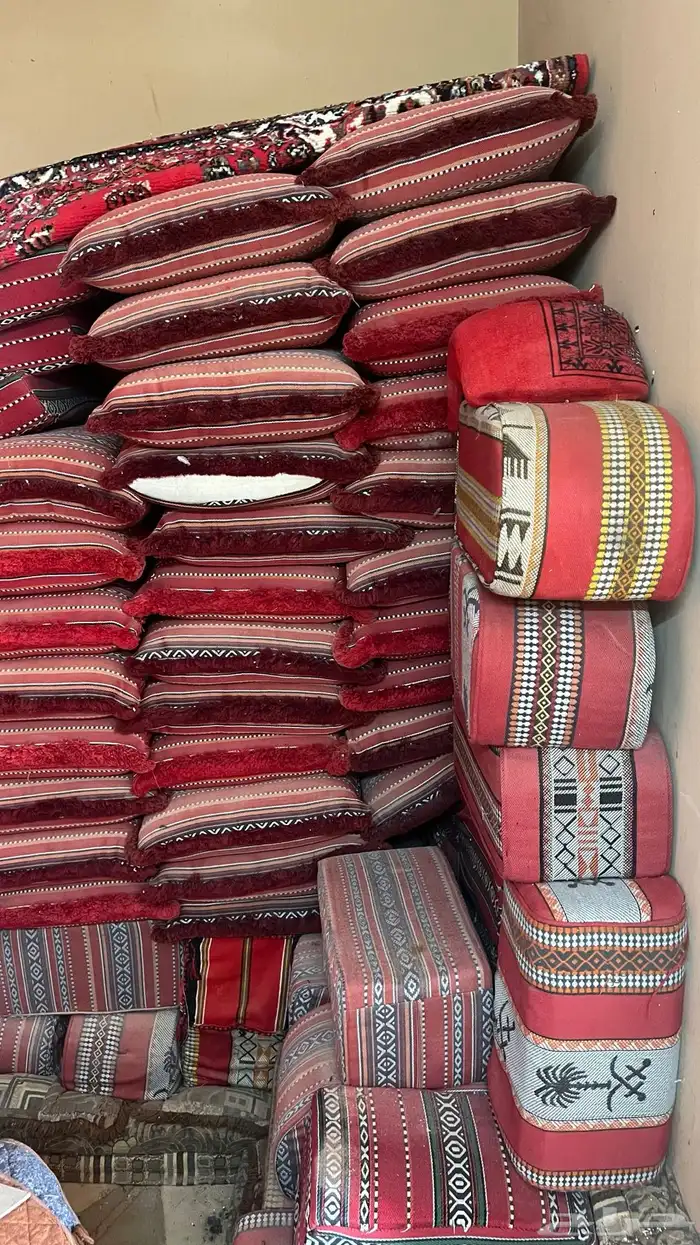 خيام الجزيرة من القاضي مع جلسات وفرشات   مستعملة 7