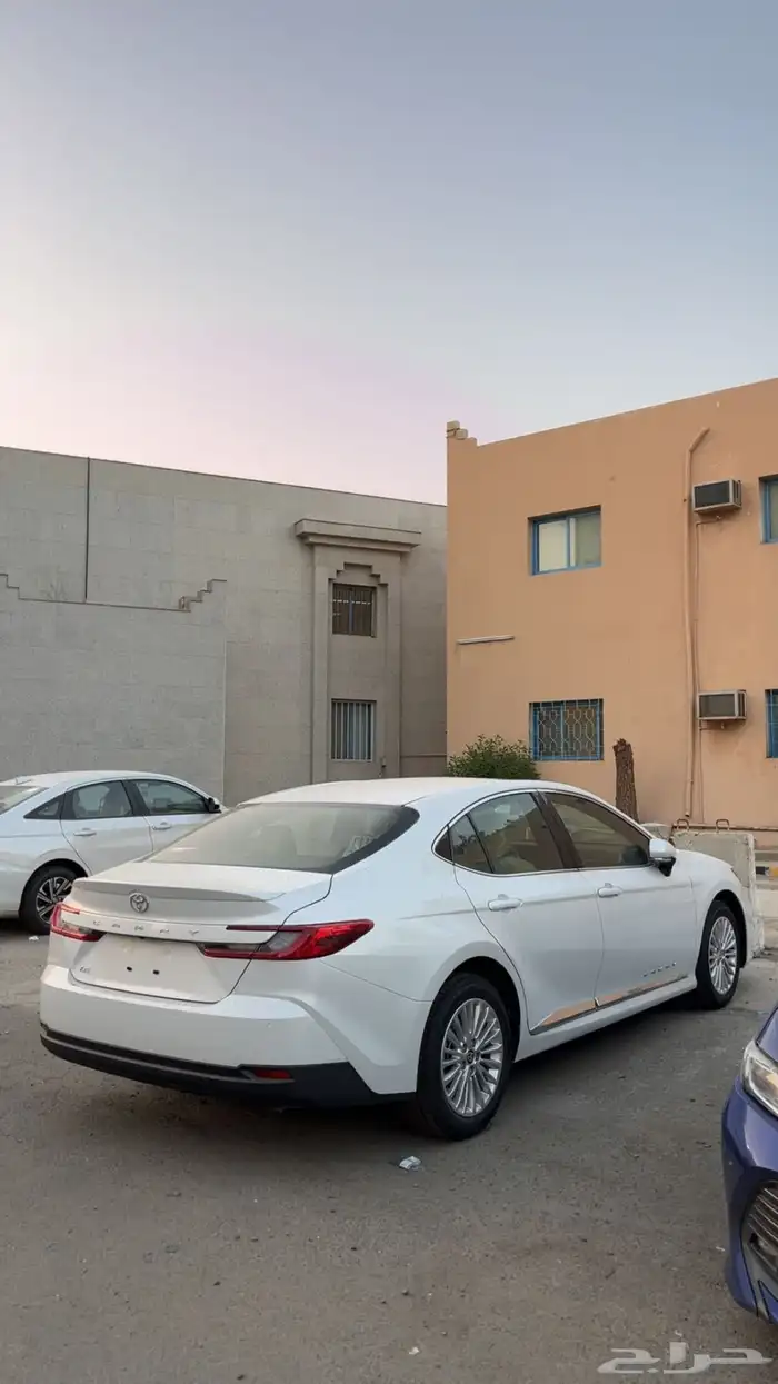 تويوتا كامري 2025 LE بنزين زيرو عبداللطيف جميل 3