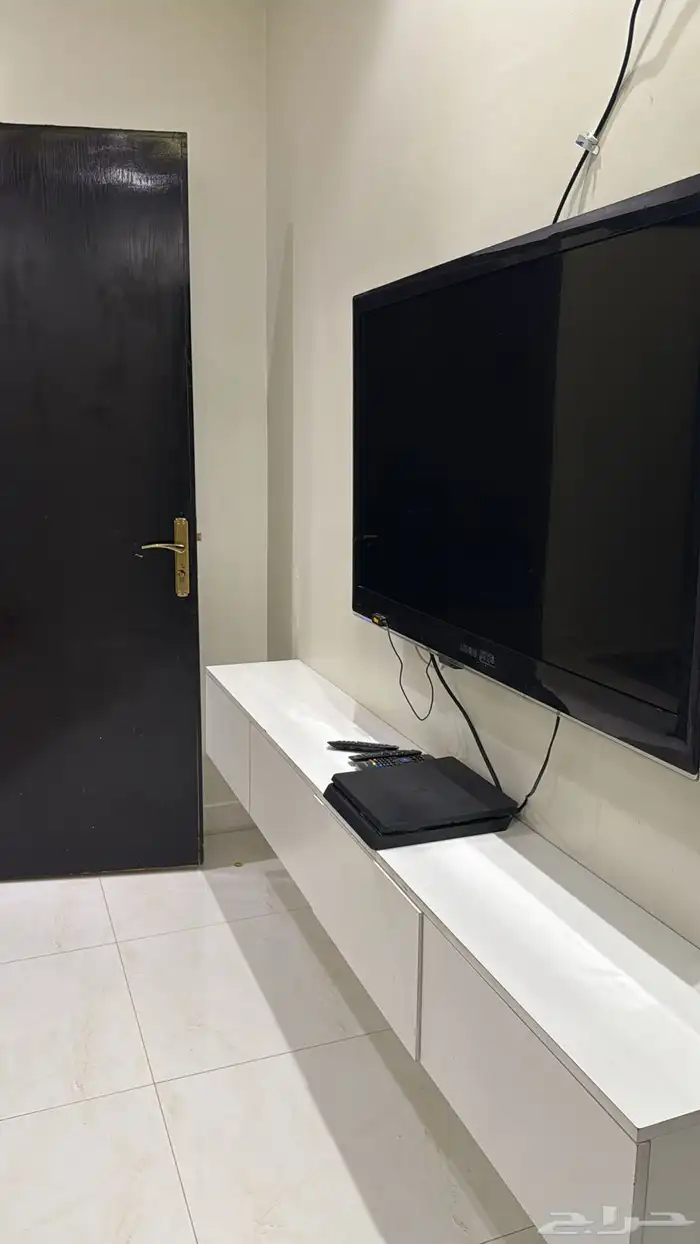 رف تلفزيون 3