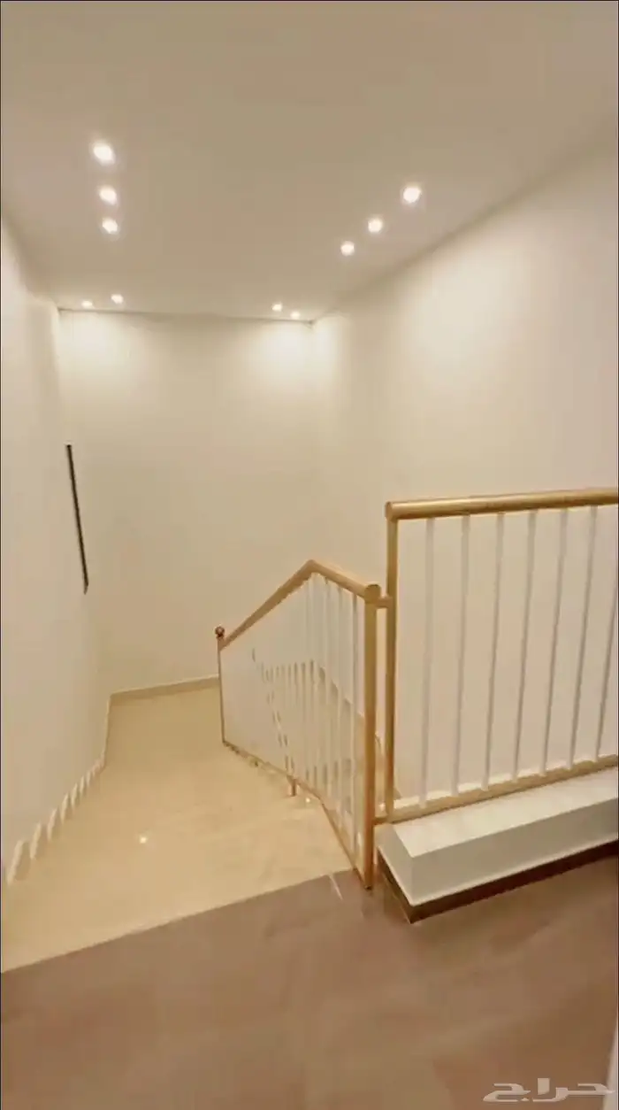 فيلا للبيع مع أرض بحي المحمدية 32