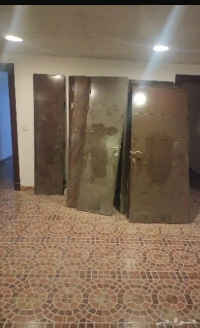 ابواب 15باب مقاس90و70سم مع الحلق والمفصلات والكالون 0