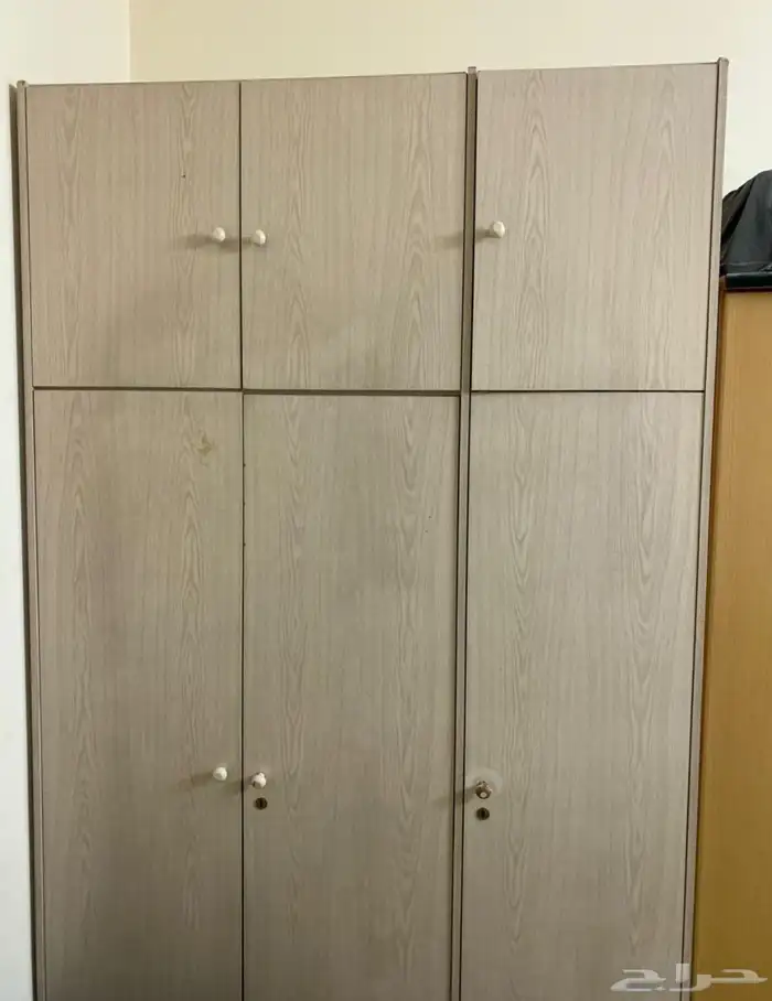 ثلاث دواليب ملابس نظيف 1