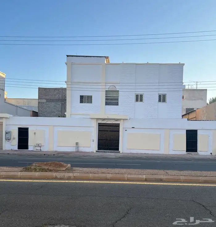 للايجار فلة دورين بالمنتزه الغربي على شارع تجاري 0