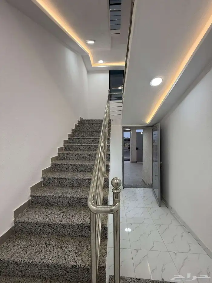 للبيع روف علوي بملحق مع بايكه سياره من 650 الف بشمال الخميس 12