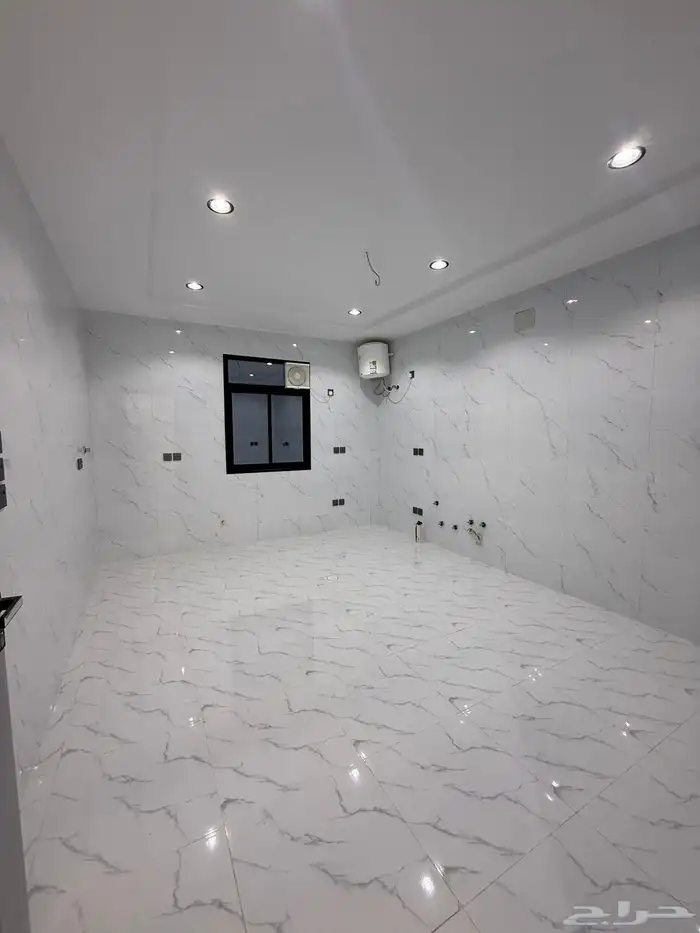 للبيع روف علوي بملحق مع بايكه سياره من 650 الف بشمال الخميس 18