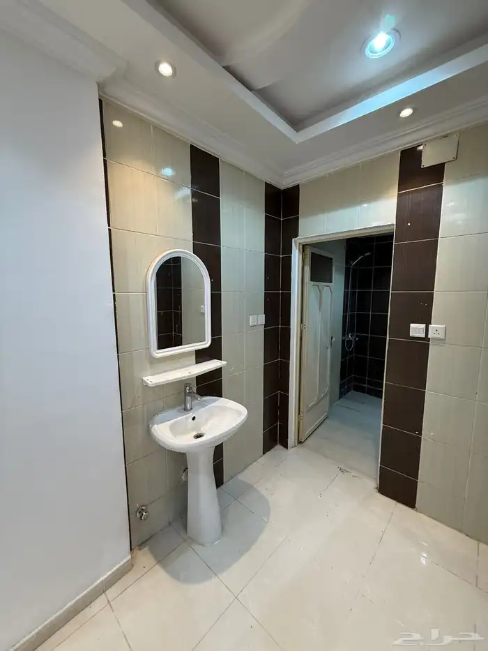 شقة 4 غرف للإيجار مخطط المروة 9