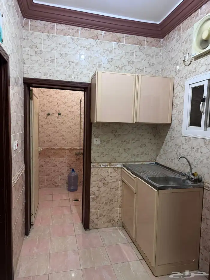 شقق وعمارة للإيجار في المخواة المثلث 2