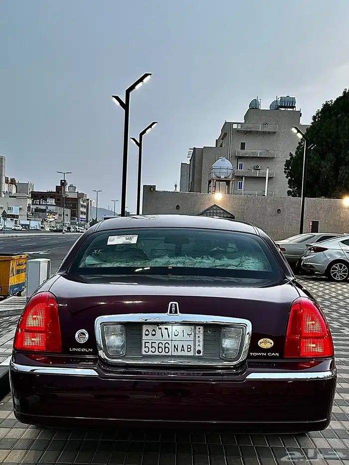 لنكولن تاون كار مخزن ممشى 82 الف كيلو فقط 8