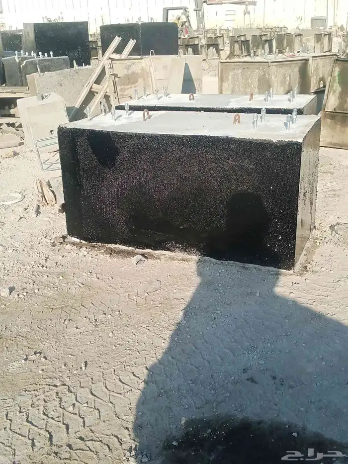 يوجد لدينا حواجز خرسانيه جهزه من جميع انواع المقاصت اتوصل 2