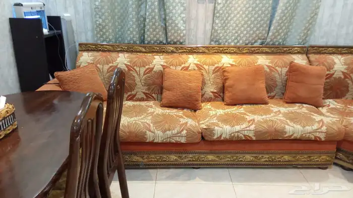 طقم كنب وطاولة كراسي 2