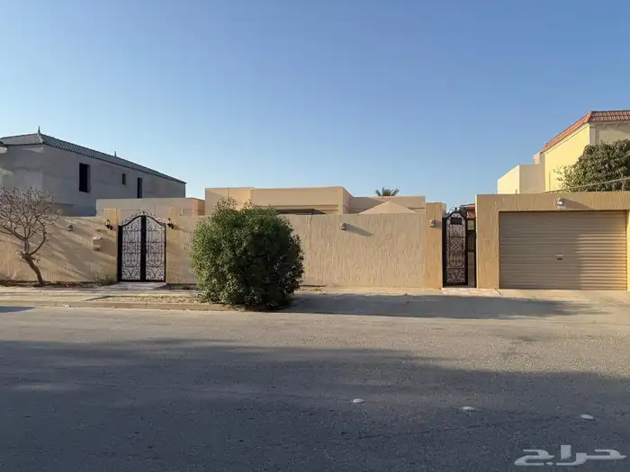 فلا للبيع دور كبير في حي الخليج 0