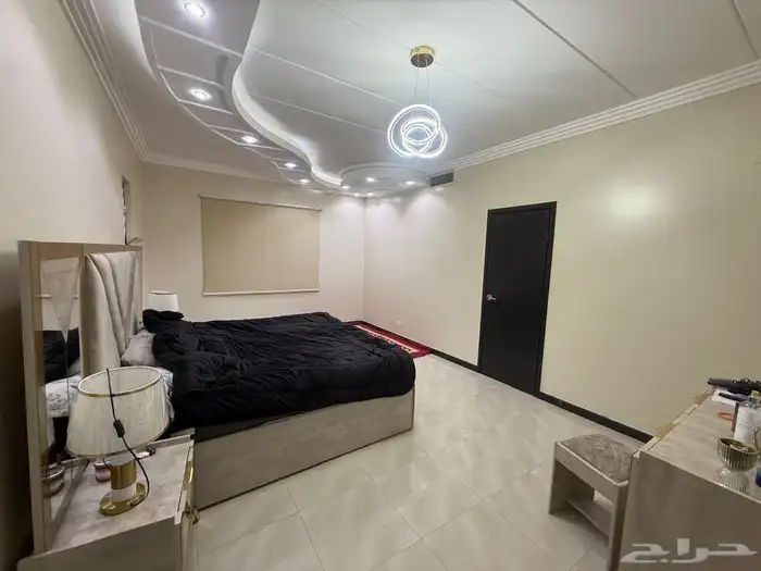 فلا للبيع دور كبير في حي الخليج 16