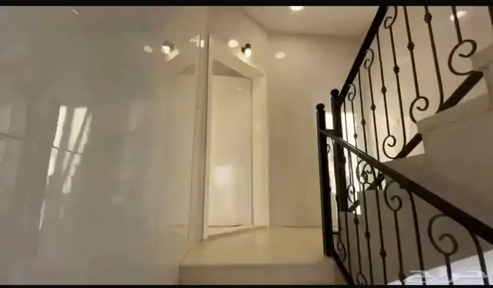 فيلا روف للبيع حي المطار 3