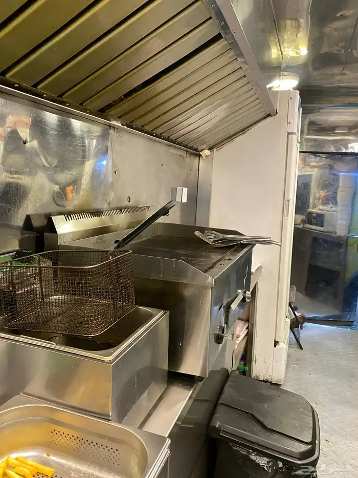 فوترك للبيع بكامل أغراضها 1