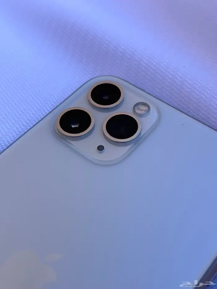 اللبيع جوال آيفون 11برو مافيه كسور ولا شي البطاريه 77 0