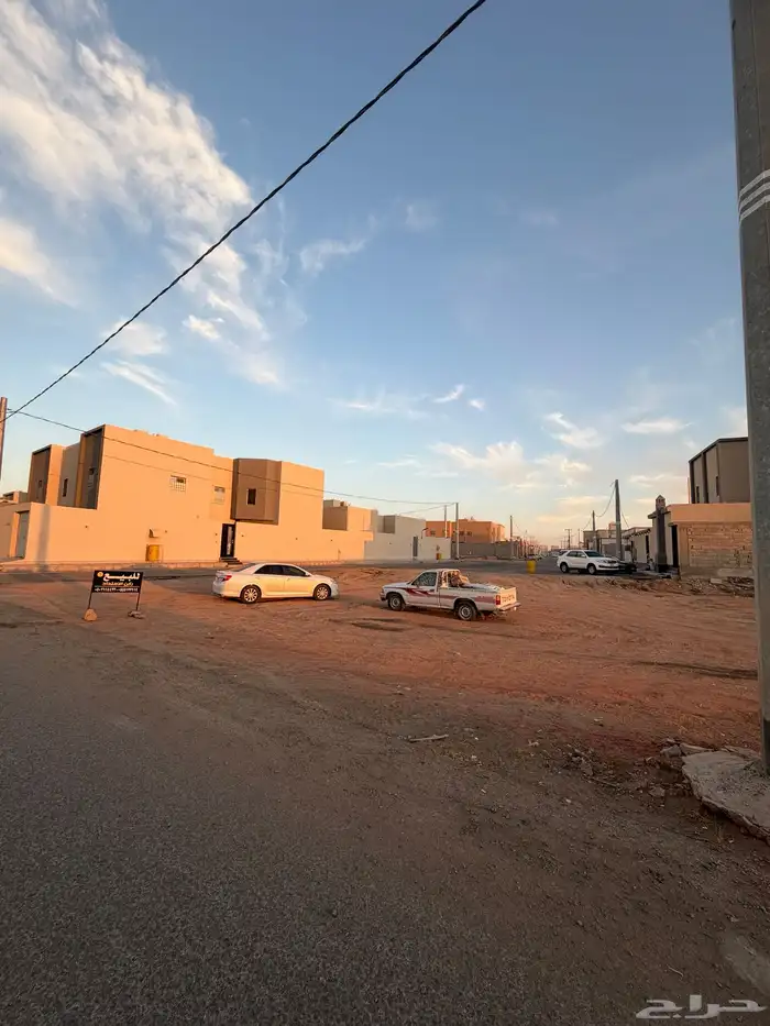 ارض على 3 شوارع 0